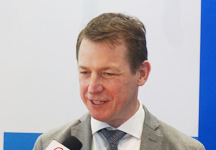 leXsolar����Դ�����ͼ��g��ӖMichael Dietrich���x������Դ�˲����D(zhu��n)����Փ֪�R�錍�`��Q����